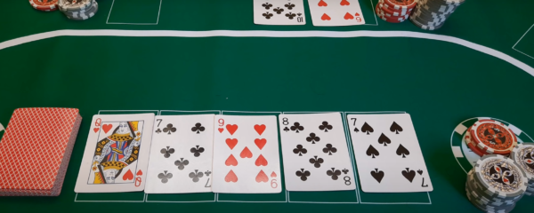 Table de poker à 5 cartes et Texas Holdem