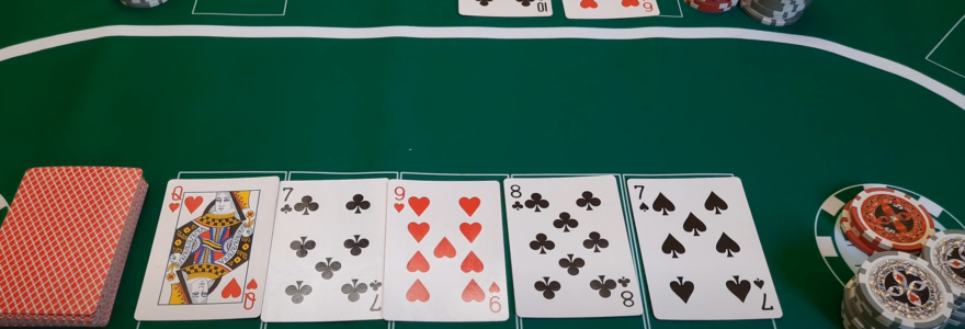 Table de poker à 5 cartes et Texas Holdem