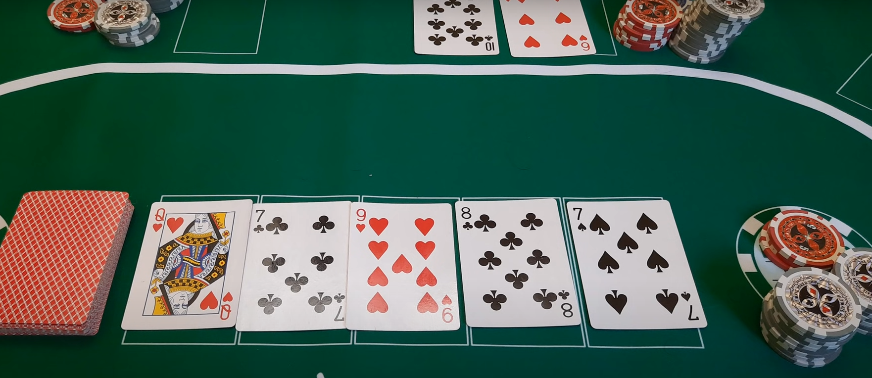 Table de poker à 5 cartes et Texas Holdem